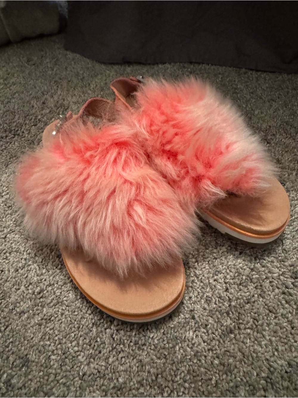 UGG Holly Sandal in Pink - Picture 2 of 5